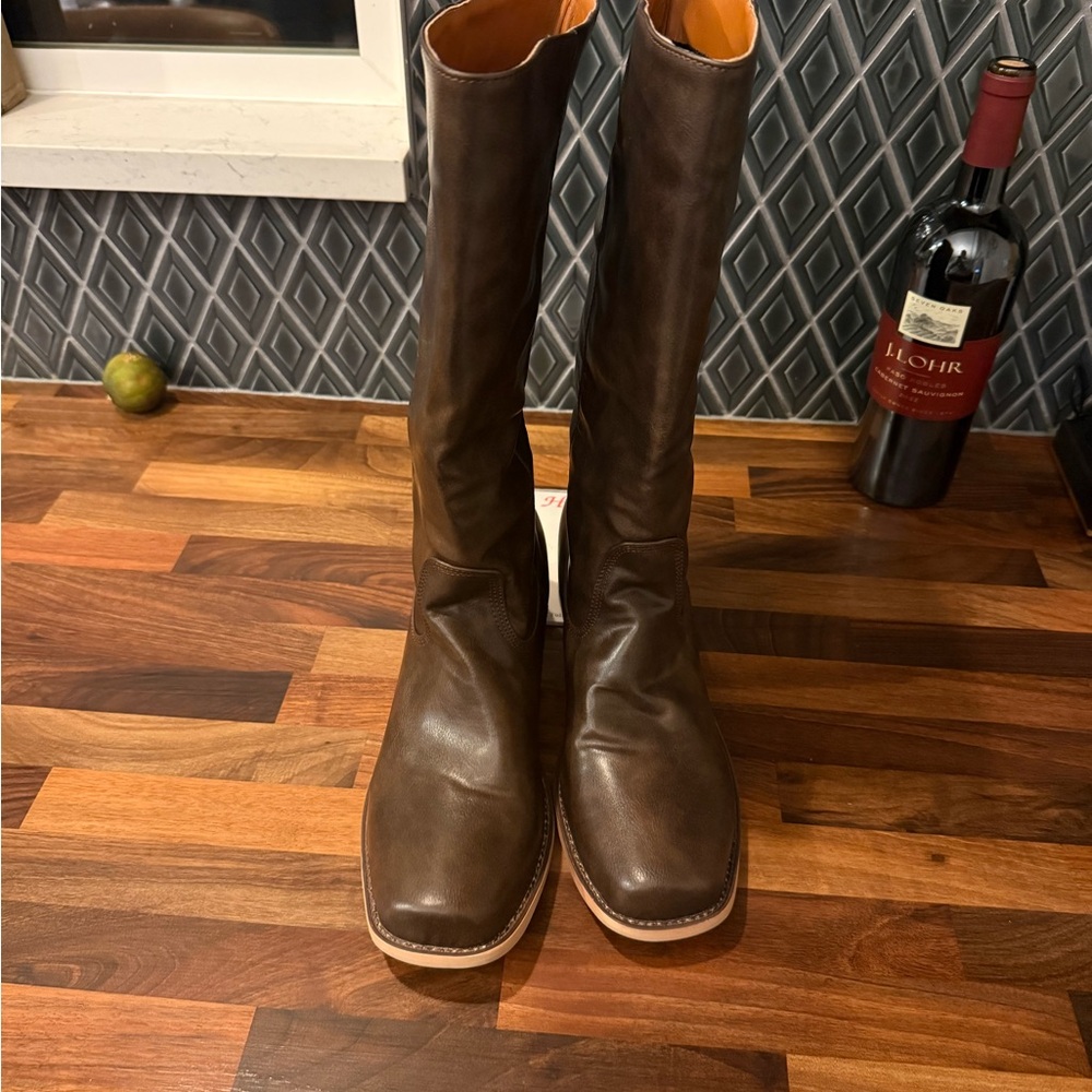 Elegant Brown Heeled Boots